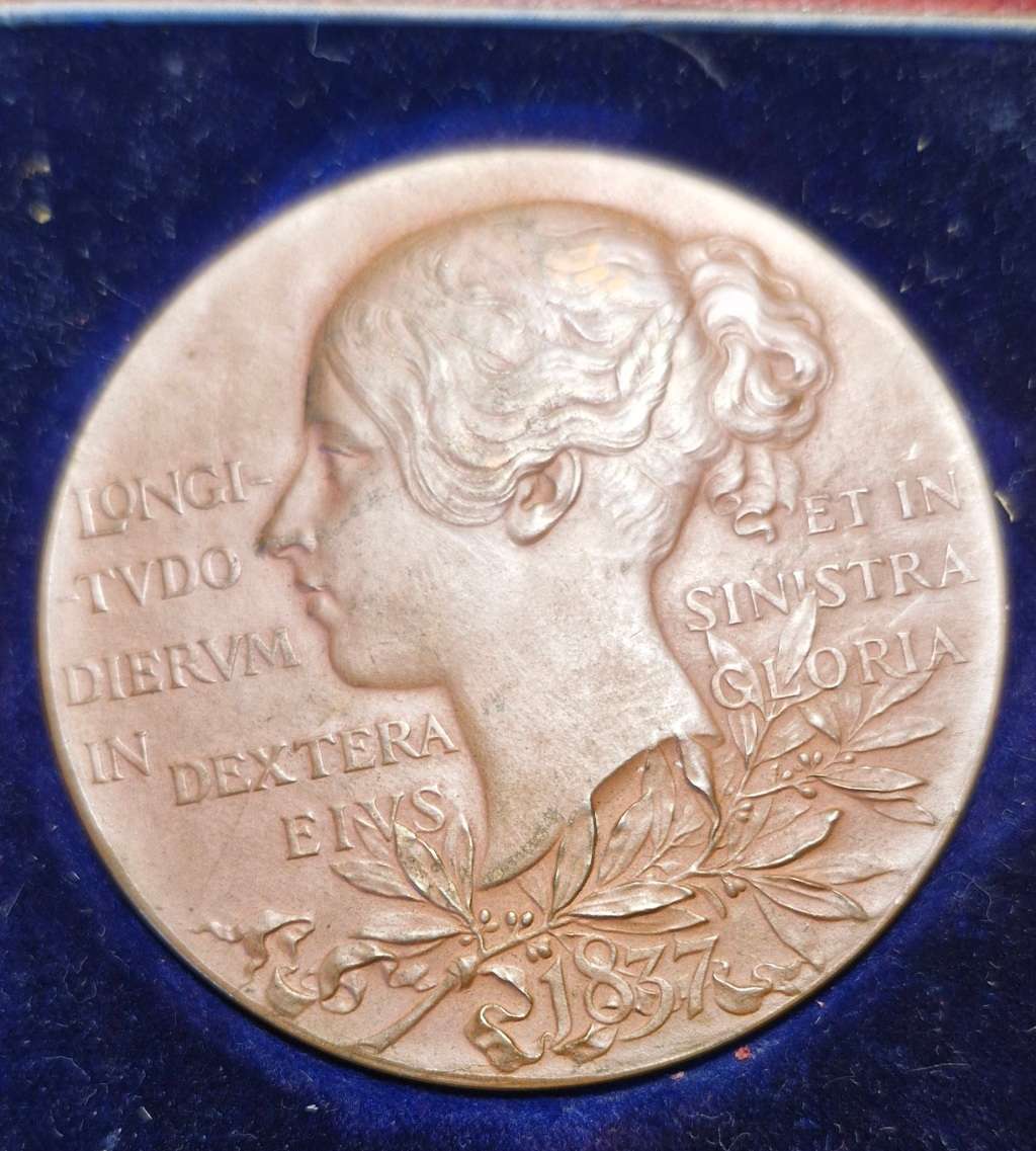 1897 Queen Victoria Diamond Jubilee Official Issue Medallion. Old Head / Young Head